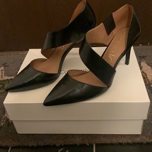 NEVER WORN Calvin Klein black leather pumps